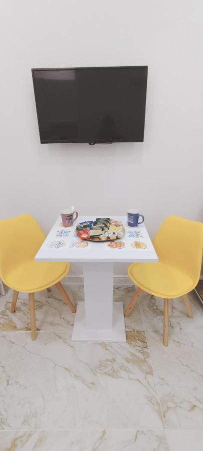 Anam E Core Apartment Наполи Екстериор снимка